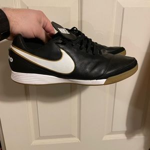 Men Nike Tiempo shoes sz 12.5